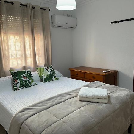 Apartamento Familiar En Barrio Reina Victoria Huelva Eksteriør billede