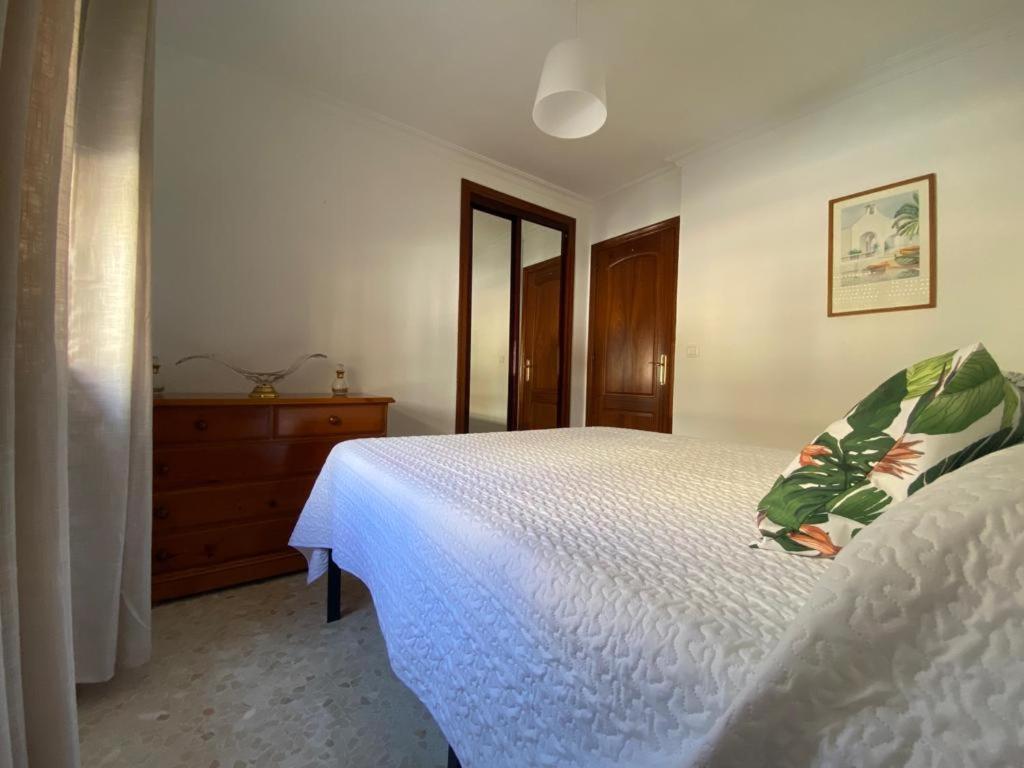 Apartamento Familiar En Barrio Reina Victoria Huelva Eksteriør billede