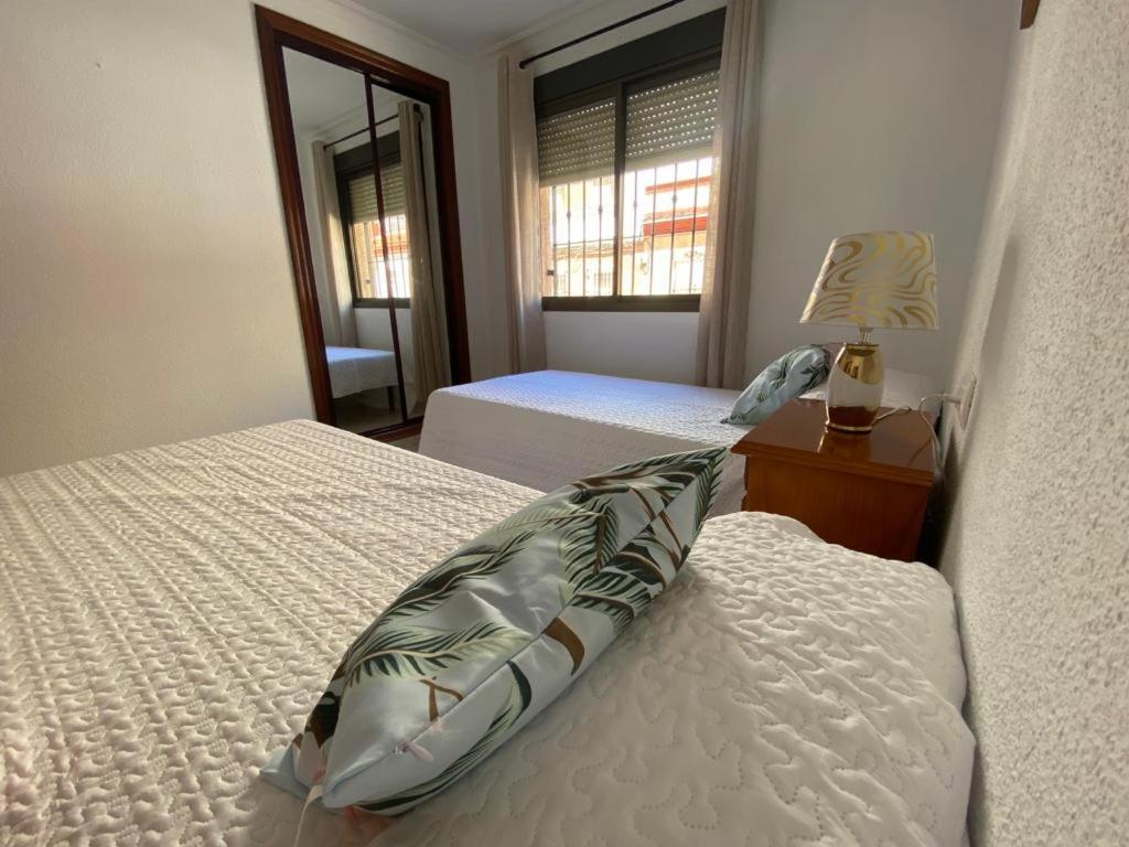 Apartamento Familiar En Barrio Reina Victoria Huelva Eksteriør billede