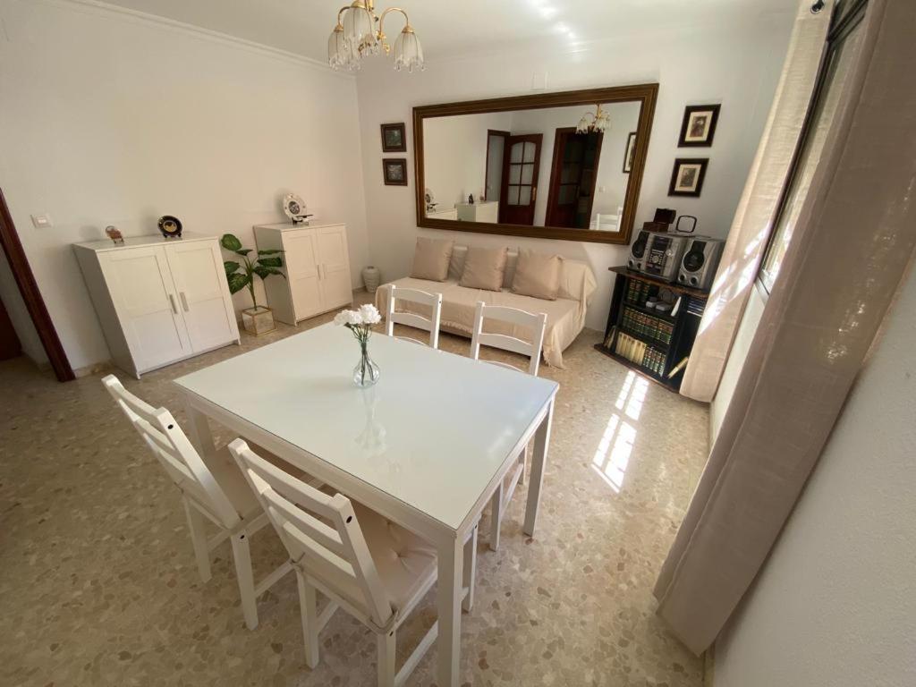 Apartamento Familiar En Barrio Reina Victoria Huelva Eksteriør billede